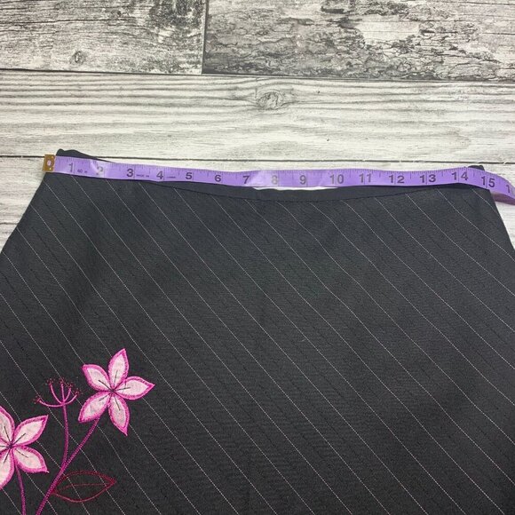 Vintage 90s Black Pinstripe Embroidered Flowers Knee Length A-Line Skirt - Picture 10 of 12
